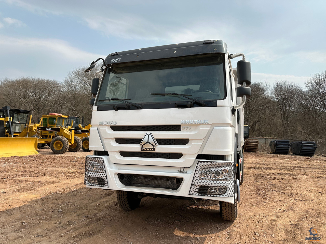 SINOTRUK Howo Dump truck 371 - Kravas automašīna pašizgāzējs: foto 5 SINOTRUK Howo Dump truck 371 - Kravas automašīna pašizgāzējs: foto 5