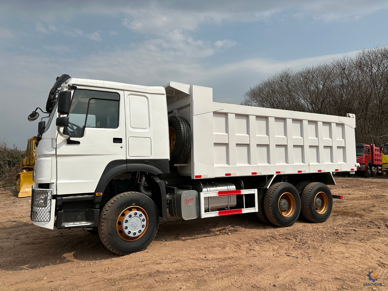 SINOTRUK Howo Dump truck 371 - Kravas automašīna pašizgāzējs: foto 2 SINOTRUK Howo Dump truck 371 - Kravas automašīna pašizgāzējs: foto 2