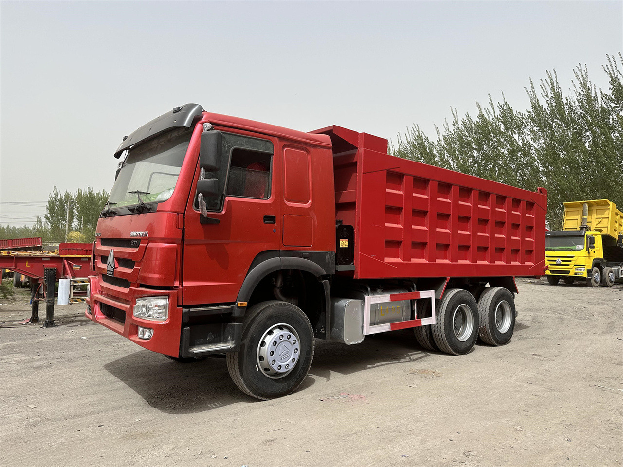 SINOTRUK Howo Dump truck 371 - Kravas automašīna pašizgāzējs: foto 2 SINOTRUK Howo Dump truck 371 - Kravas automašīna pašizgāzējs: foto 2