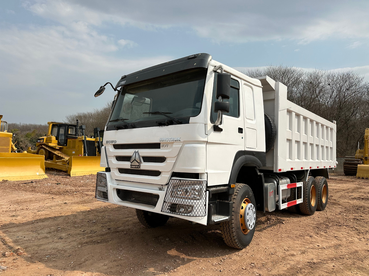 SINOTRUK Howo Dump truck 371 - Kravas automašīna pašizgāzējs: foto 4 SINOTRUK Howo Dump truck 371 - Kravas automašīna pašizgāzējs: foto 4