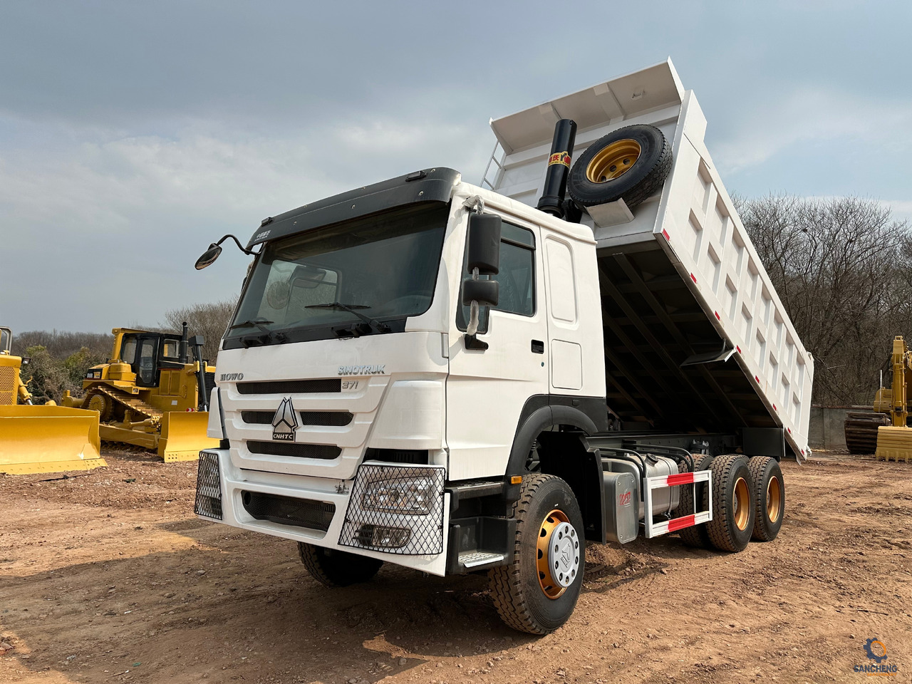 SINOTRUK Howo Dump truck 371 - Kravas automašīna pašizgāzējs: foto 1 SINOTRUK Howo Dump truck 371 - Kravas automašīna pašizgāzējs: foto 1
