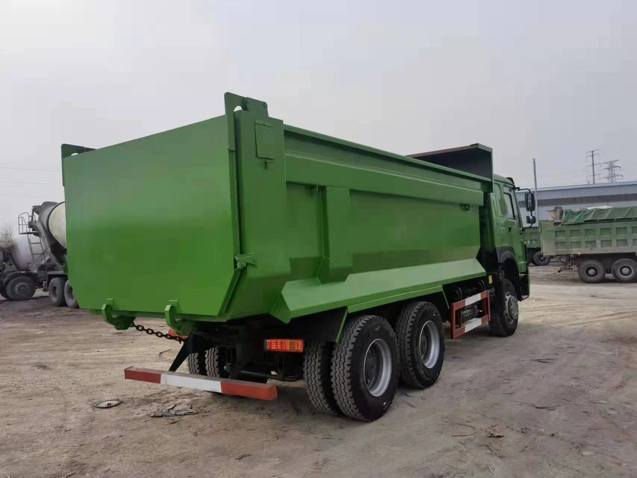 SINOTRUK Howo Dump truck 371 - Kravas automašīna pašizgāzējs: foto 5 SINOTRUK Howo Dump truck 371 - Kravas automašīna pašizgāzējs: foto 5