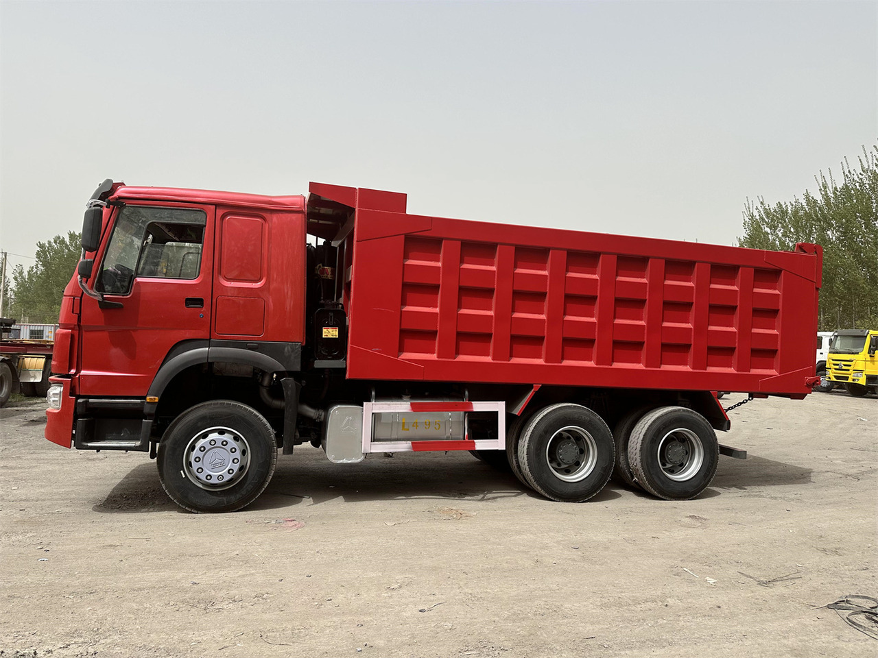SINOTRUK Howo Dump truck 371 - Kravas automašīna pašizgāzējs: foto 3 SINOTRUK Howo Dump truck 371 - Kravas automašīna pašizgāzējs: foto 3