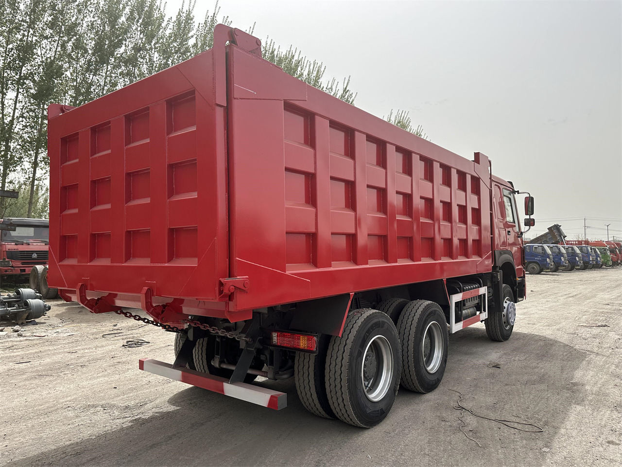 SINOTRUK Howo Dump truck 371 - Kravas automašīna pašizgāzējs: foto 4 SINOTRUK Howo Dump truck 371 - Kravas automašīna pašizgāzējs: foto 4