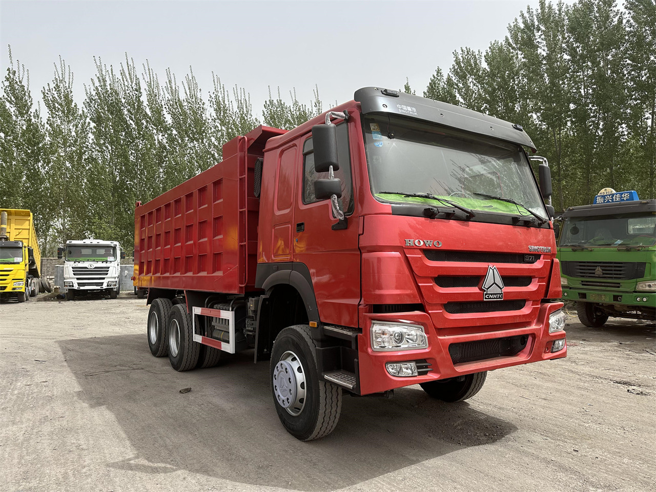 SINOTRUK Howo Dump truck 371 - Kravas automašīna pašizgāzējs: foto 3 SINOTRUK Howo Dump truck 371 - Kravas automašīna pašizgāzējs: foto 3