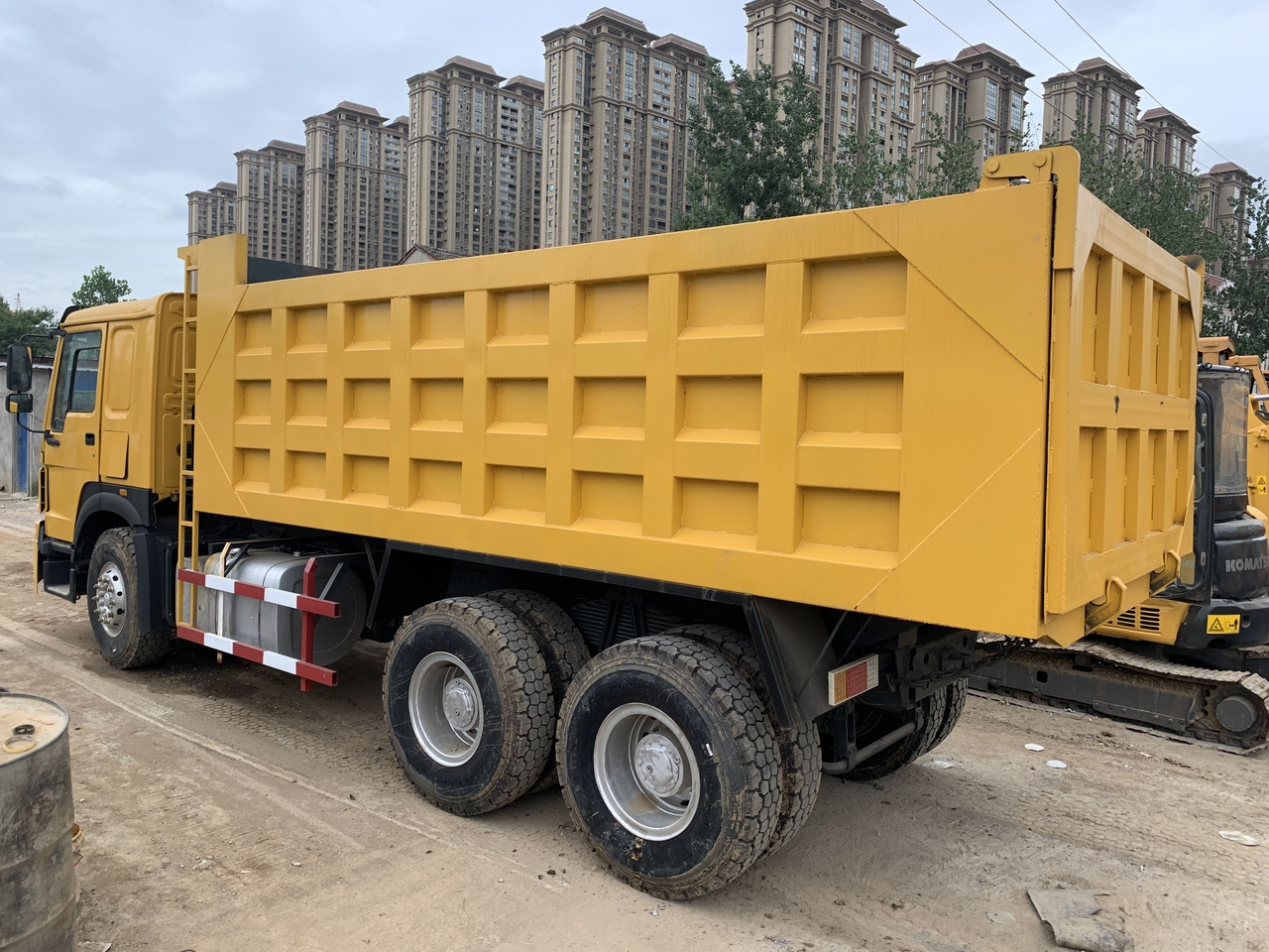 SINOTRUK Howo Dump truck 371 - Kravas automašīna pašizgāzējs: foto 4 SINOTRUK Howo Dump truck 371 - Kravas automašīna pašizgāzējs: foto 4