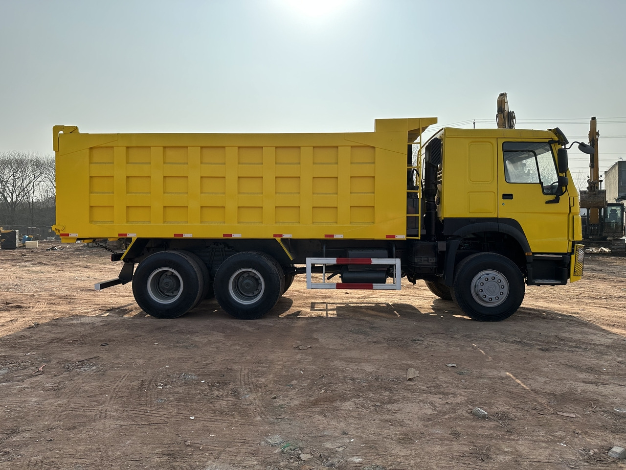 SINOTRUK Howo Dump truck 371 - Kravas automašīna pašizgāzējs: foto 4 SINOTRUK Howo Dump truck 371 - Kravas automašīna pašizgāzējs: foto 4