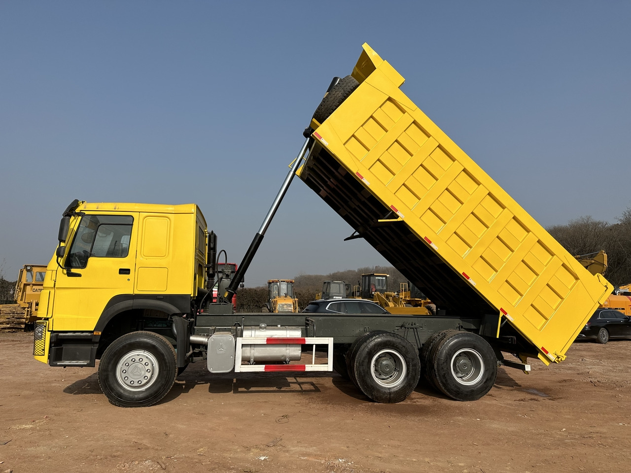 SINOTRUK Howo Dump truck 371 - Kravas automašīna pašizgāzējs: foto 5 SINOTRUK Howo Dump truck 371 - Kravas automašīna pašizgāzējs: foto 5