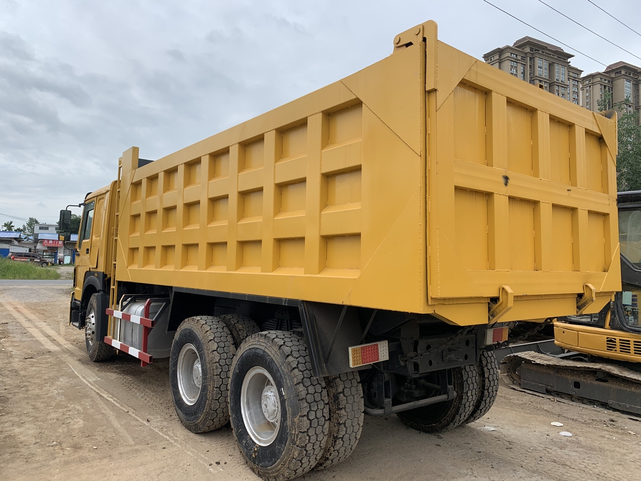 SINOTRUK Howo Dump truck 371 - Kravas automašīna pašizgāzējs: foto 5 SINOTRUK Howo Dump truck 371 - Kravas automašīna pašizgāzējs: foto 5