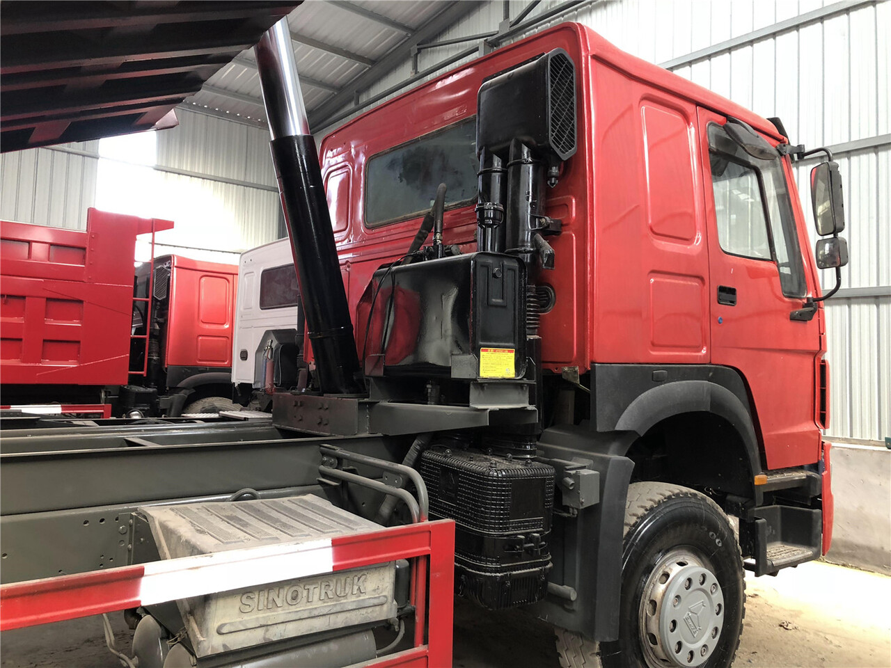 SINOTRUK Howo Dump truck 371 - Kravas automašīna pašizgāzējs: foto 4 SINOTRUK Howo Dump truck 371 - Kravas automašīna pašizgāzējs: foto 4