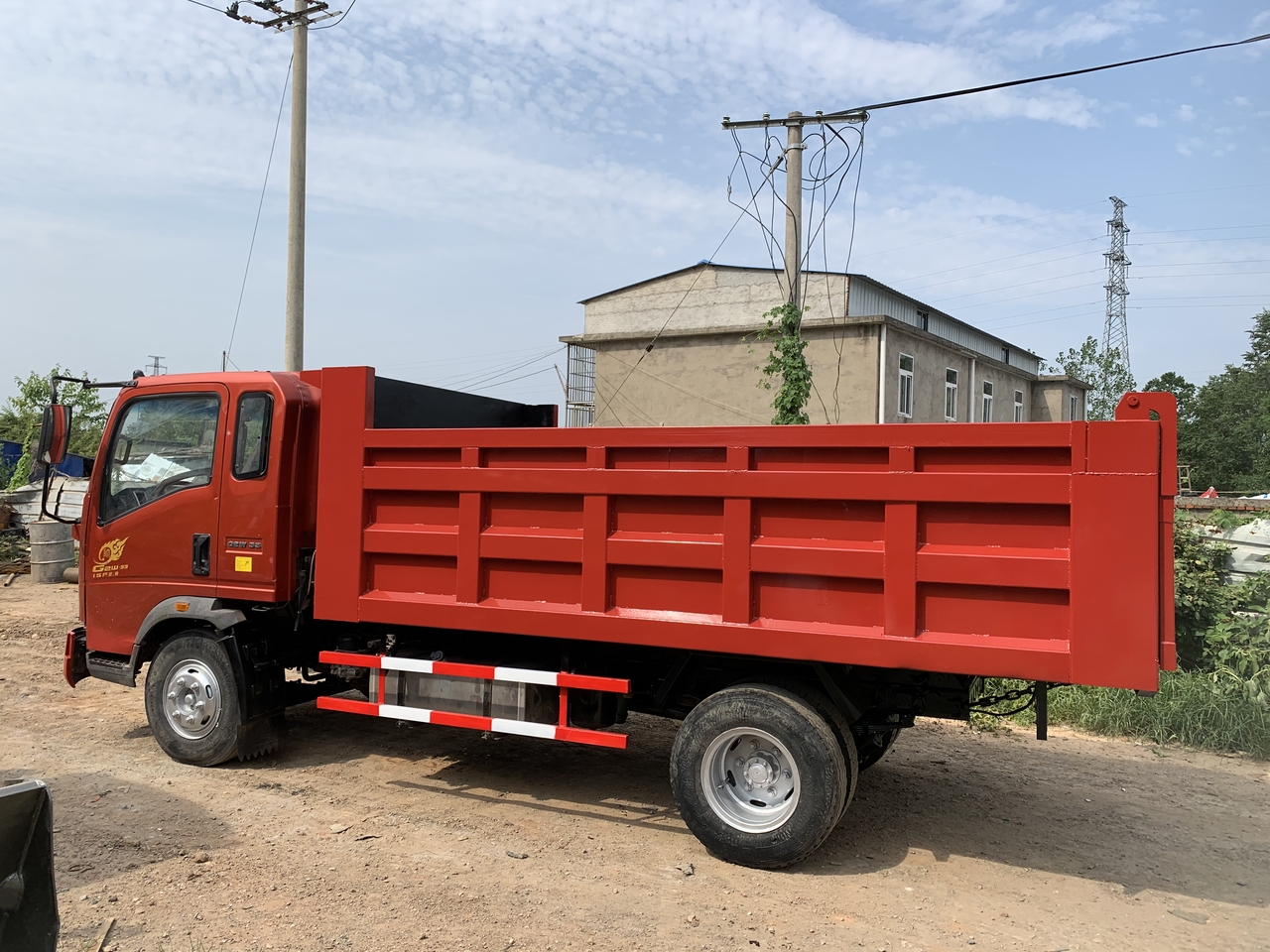 SINOTRUK Howo Dump truck 4x2 - Kravas automašīna pašizgāzējs: foto 4 SINOTRUK Howo Dump truck 4x2 - Kravas automašīna pašizgāzējs: foto 4