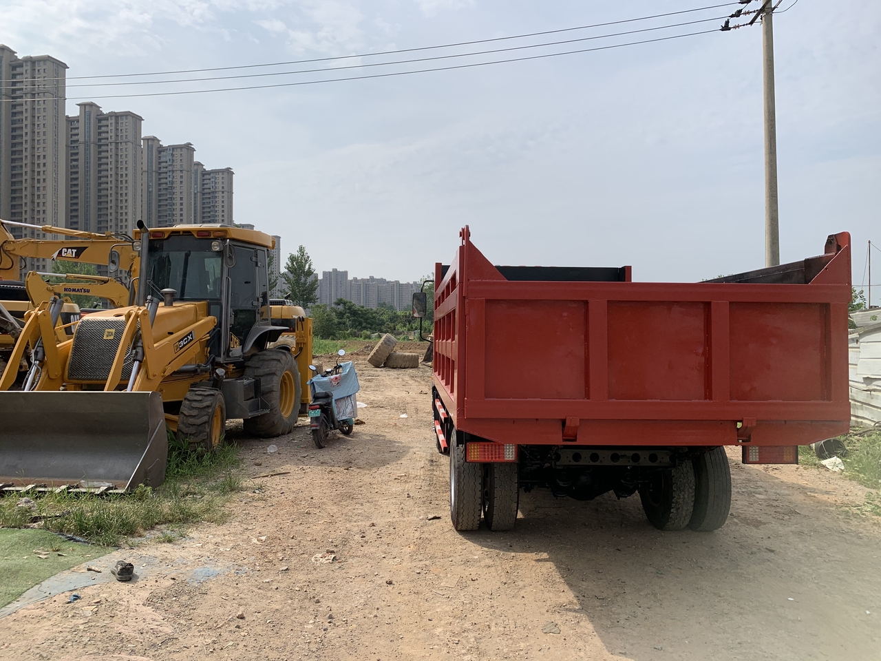 SINOTRUK Howo Dump truck 4x2 - Kravas automašīna pašizgāzējs: foto 5 SINOTRUK Howo Dump truck 4x2 - Kravas automašīna pašizgāzējs: foto 5