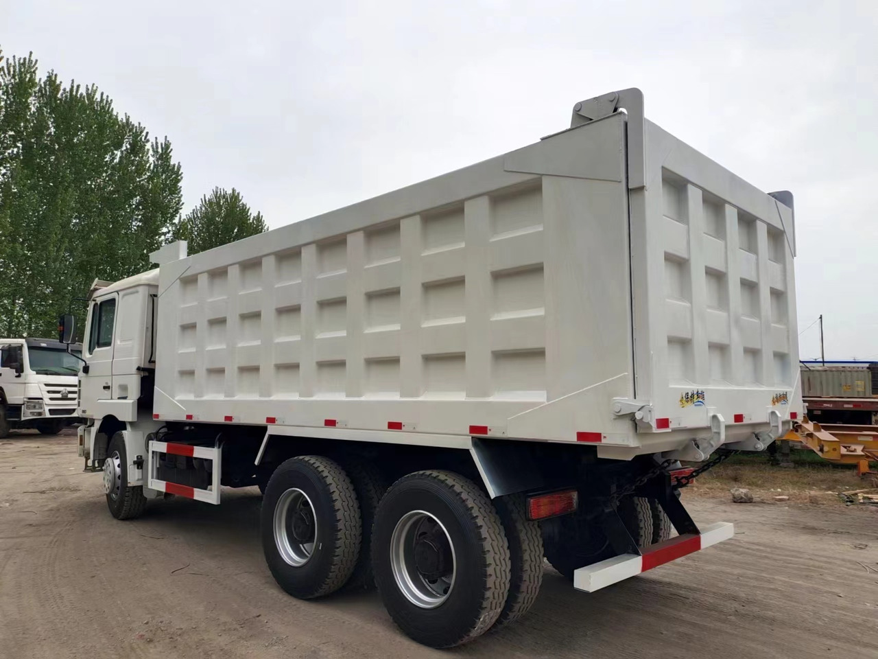 Shacman F3000 Dump Truck - Kravas automašīna pašizgāzējs: foto 5 Shacman F3000 Dump Truck - Kravas automašīna pašizgāzējs: foto 5