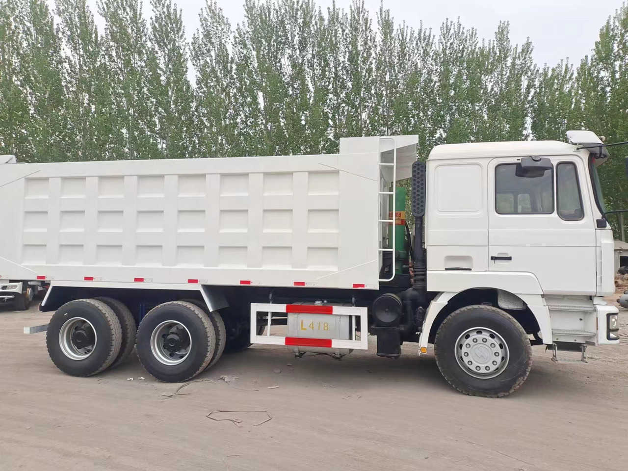 Shacman F3000 Dump Truck - Kravas automašīna pašizgāzējs: foto 4 Shacman F3000 Dump Truck - Kravas automašīna pašizgāzējs: foto 4