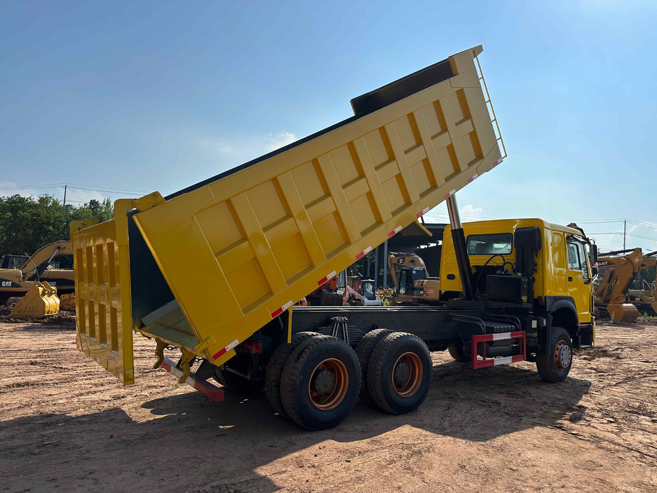 Sinotruk HOWO 400hp 6X4 - Kravas automašīna pašizgāzējs: foto 3 Sinotruk HOWO 400hp 6X4 - Kravas automašīna pašizgāzējs: foto 3