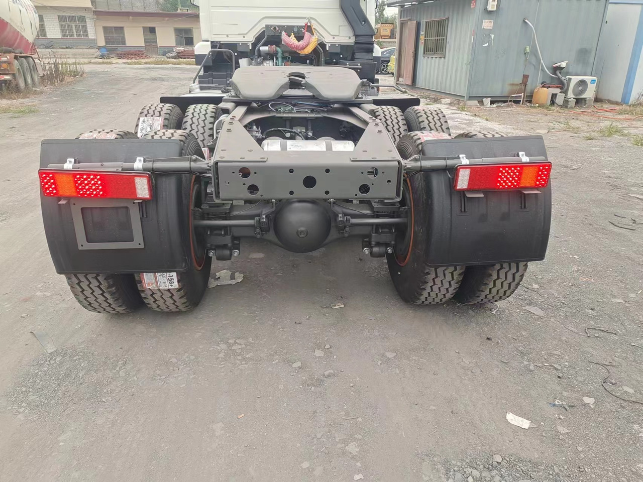 SINOTRUK HOWO 371hp 6X4 Tractor unit - Vilcējs: foto 5 SINOTRUK HOWO 371hp 6X4 Tractor unit - Vilcējs: foto 5