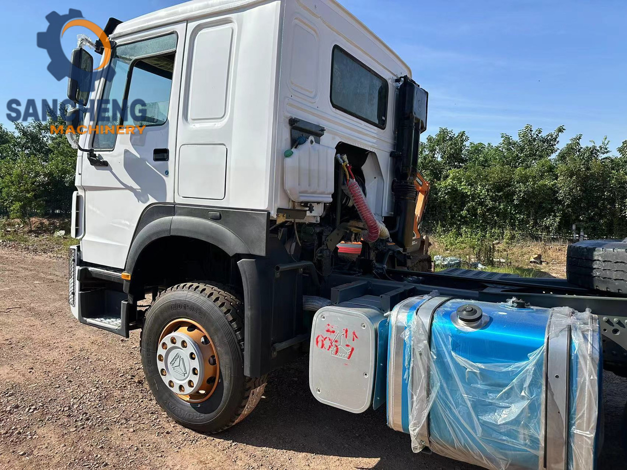 SINOTRUK HOWO Truck Head 371hp - Vilcējs: foto 2 SINOTRUK HOWO Truck Head 371hp - Vilcējs: foto 2