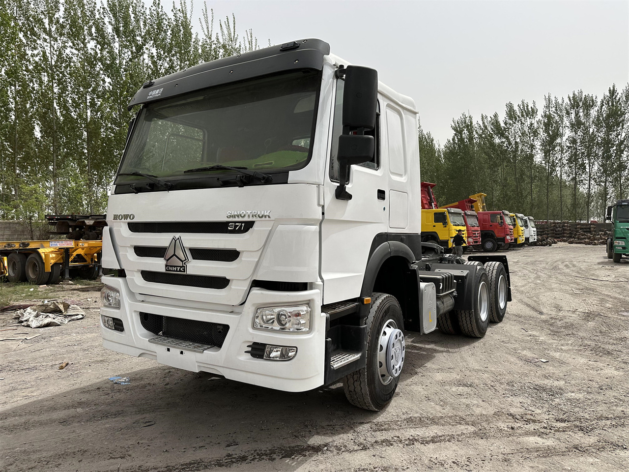 SINOTRUK Howo 371 Truck Head - Vilcējs: foto 4 SINOTRUK Howo 371 Truck Head - Vilcējs: foto 4