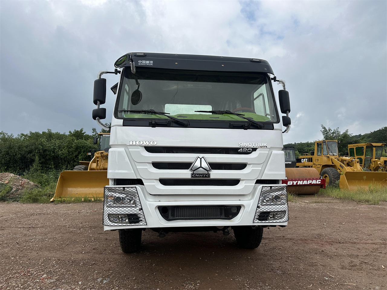 SINOTRUK Howo tractor unit 420hp - Vilcējs: foto 4 SINOTRUK Howo tractor unit 420hp - Vilcējs: foto 4