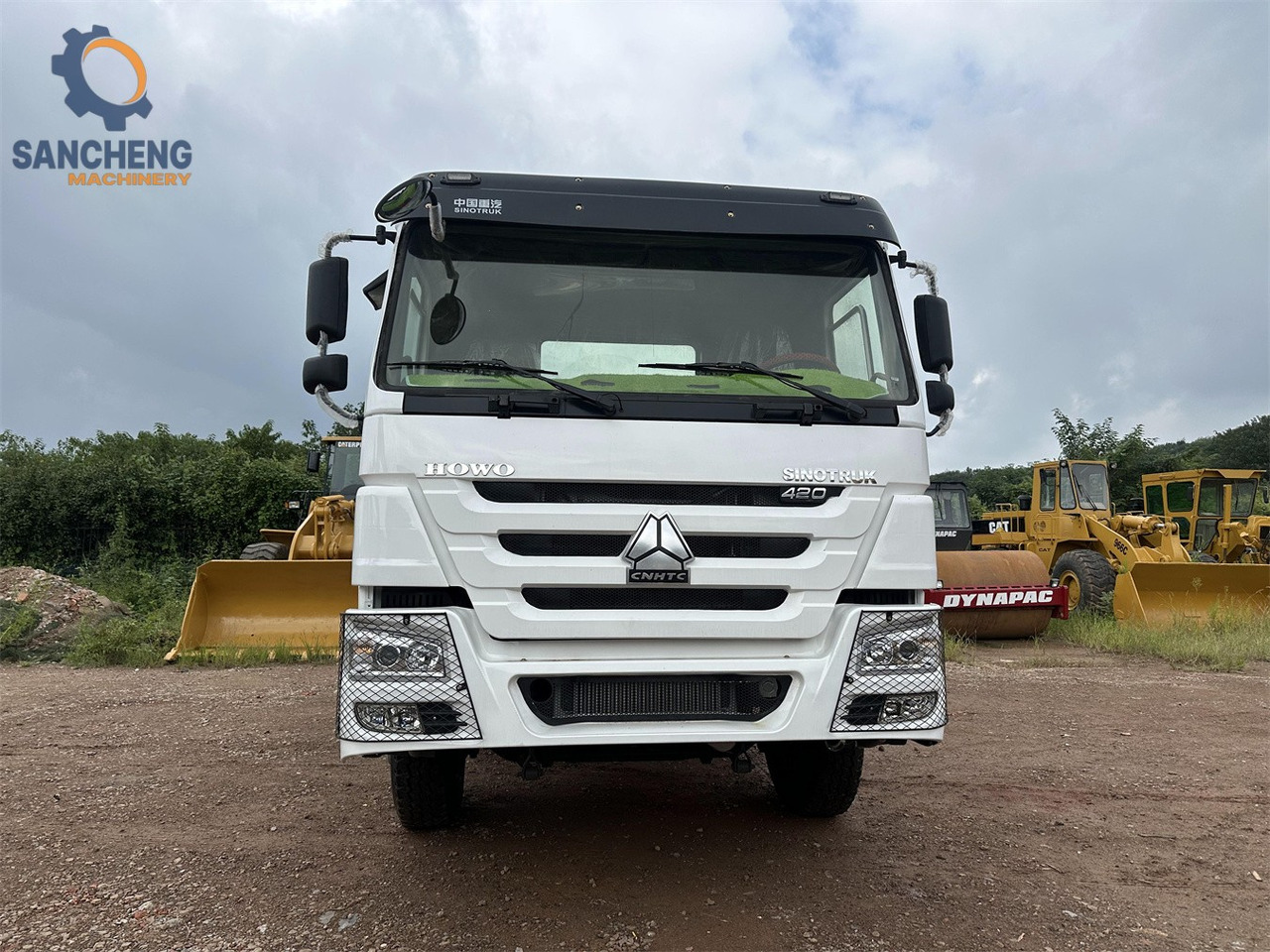 SINOTRUK Howo tractor unit 420hp - Vilcējs: foto 4 SINOTRUK Howo tractor unit 420hp - Vilcējs: foto 4