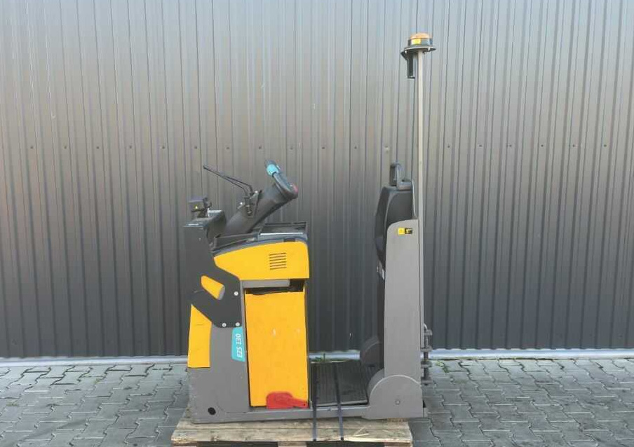 Jungheinrich EZS130 - Noliktavas vilcējs: foto 2 Jungheinrich EZS130 - Noliktavas vilcējs: foto 2