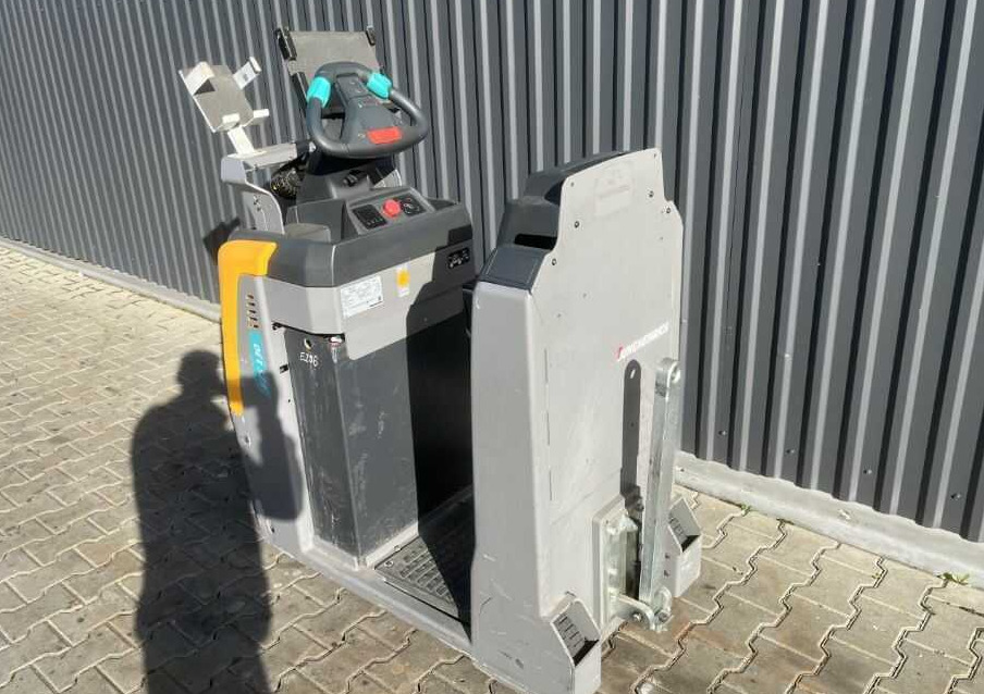 Jungheinrich EZS130 - Noliktavas vilcējs: foto 3 Jungheinrich EZS130 - Noliktavas vilcējs: foto 3