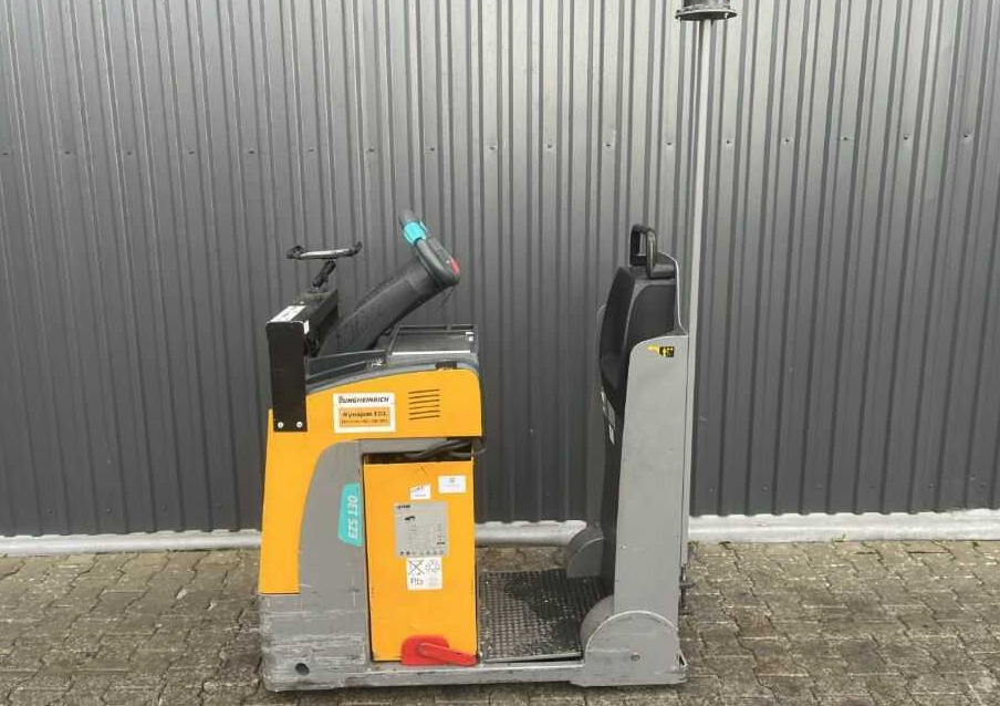 Jungheinrich EZS130 - Noliktavas vilcējs: foto 2 Jungheinrich EZS130 - Noliktavas vilcējs: foto 2