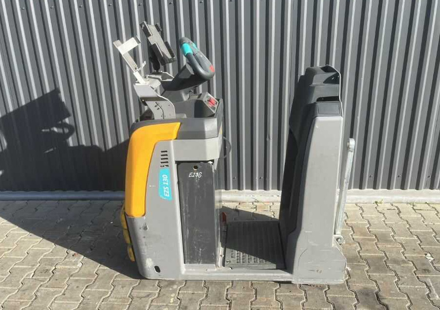 Jungheinrich EZS130 - Noliktavas vilcējs: foto 2 Jungheinrich EZS130 - Noliktavas vilcējs: foto 2