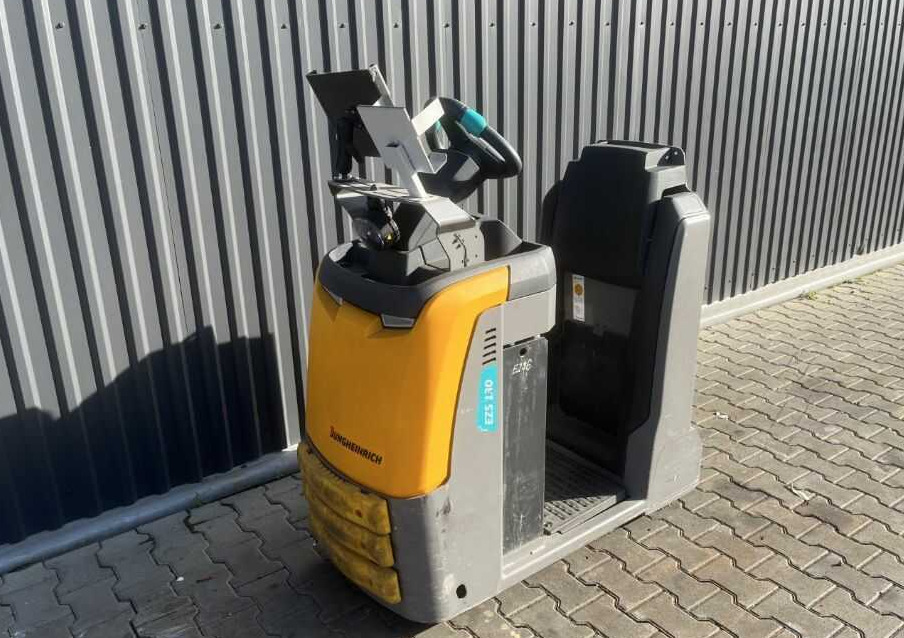 Jungheinrich EZS130 - Noliktavas vilcējs: foto 1 Jungheinrich EZS130 - Noliktavas vilcējs: foto 1
