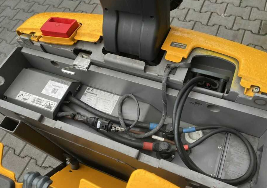 Jungheinrich EZS350 - Noliktavas vilcējs: foto 5 Jungheinrich EZS350 - Noliktavas vilcējs: foto 5