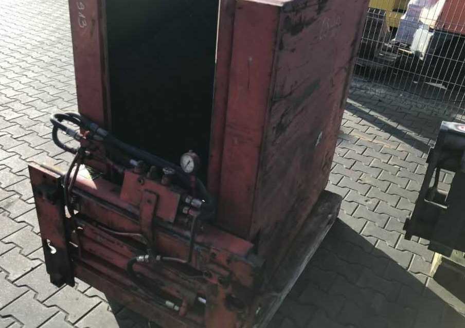 Kaup 1T213G, Kartonklammer - Satvērējs - Iekraušanas tehnika: foto 2 Kaup 1T213G, Kartonklammer - Satvērējs - Iekraušanas tehnika: foto 2