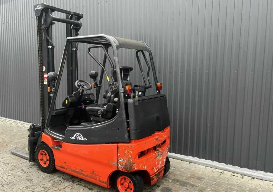 Linde E20 - Elektroiekrāvējs: foto 3 Linde E20 - Elektroiekrāvējs: foto 3