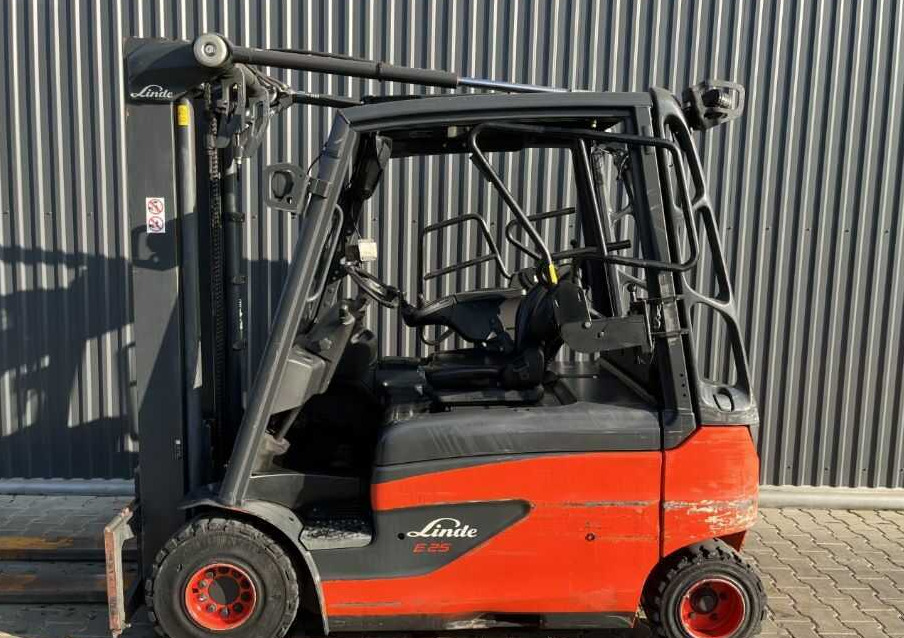 Linde E25 - Elektroiekrāvējs: foto 2 Linde E25 - Elektroiekrāvējs: foto 2