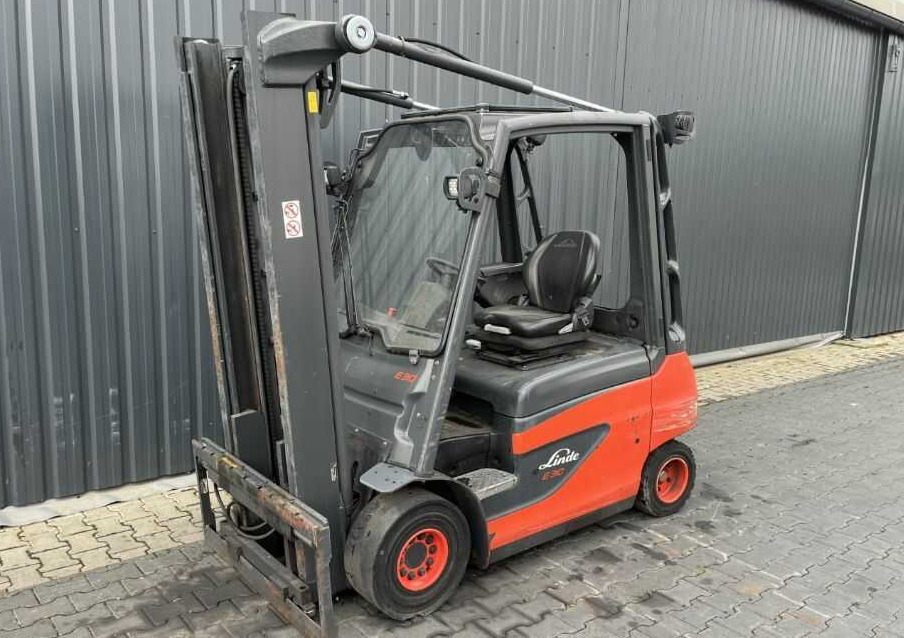 Linde E30-01 - Elektroiekrāvējs: foto 1 Linde E30-01 - Elektroiekrāvējs: foto 1