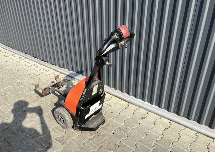 Linde TWE080N - Noliktavas vilcējs: foto 3 Linde TWE080N - Noliktavas vilcējs: foto 3