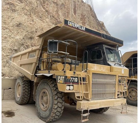 Caterpillar 771D - Bezceļu pašizgāzējs: foto 1 Caterpillar 771D - Bezceļu pašizgāzējs: foto 1