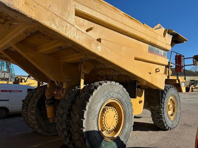 Caterpillar 771D - Bezceļu pašizgāzējs: foto 4 Caterpillar 771D - Bezceļu pašizgāzējs: foto 4