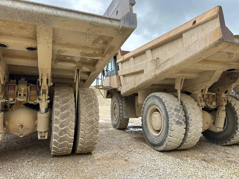 Bezceļu pašizgāzējs Caterpillar 771D: foto 6