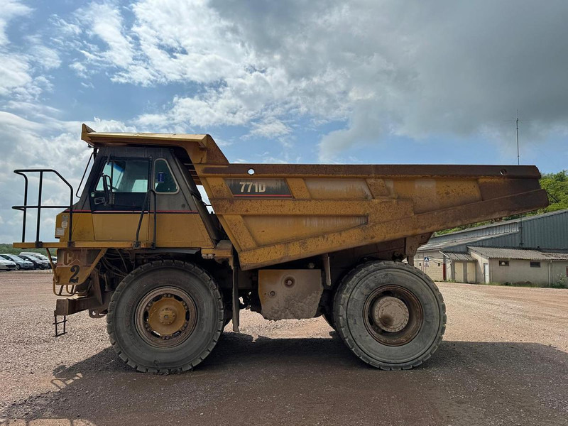 Caterpillar 771D - Karjeru pašizgāzējs: foto 1 Caterpillar 771D - Karjeru pašizgāzējs: foto 1