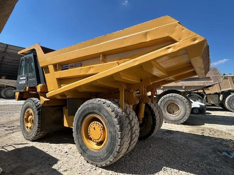 Komatsu HD325-6KE - Bezceļu pašizgāzējs: foto 5 Komatsu HD325-6KE - Bezceļu pašizgāzējs: foto 5