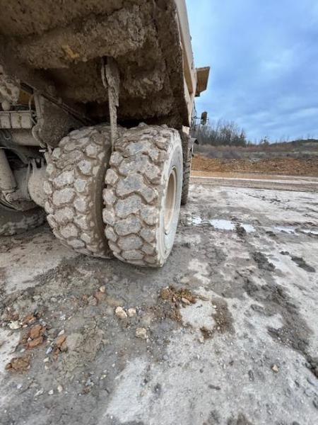 Komatsu HD605-7 - Karjeru pašizgāzējs: foto 3 Komatsu HD605-7 - Karjeru pašizgāzējs: foto 3