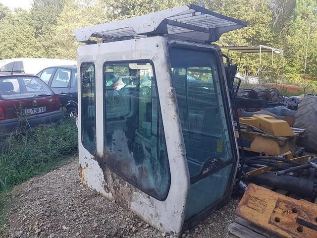 Liebherr A904 R904 A914 R914 A924 R924 A934 R934 A944 R944 A954 R954 - - Kabīne un interjers: foto 3 Liebherr A904 R904 A914 R914 A924 R924 A934 R934 A944 R944 A954 R954 - - Kabīne un interjers: foto 3