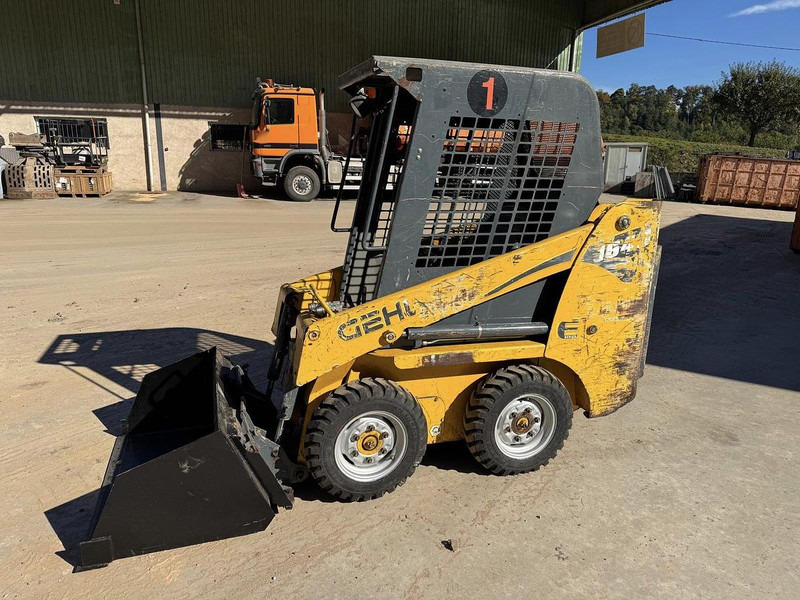 Gehl 1640 - Meža tehnika: foto 1 Gehl 1640 - Meža tehnika: foto 1