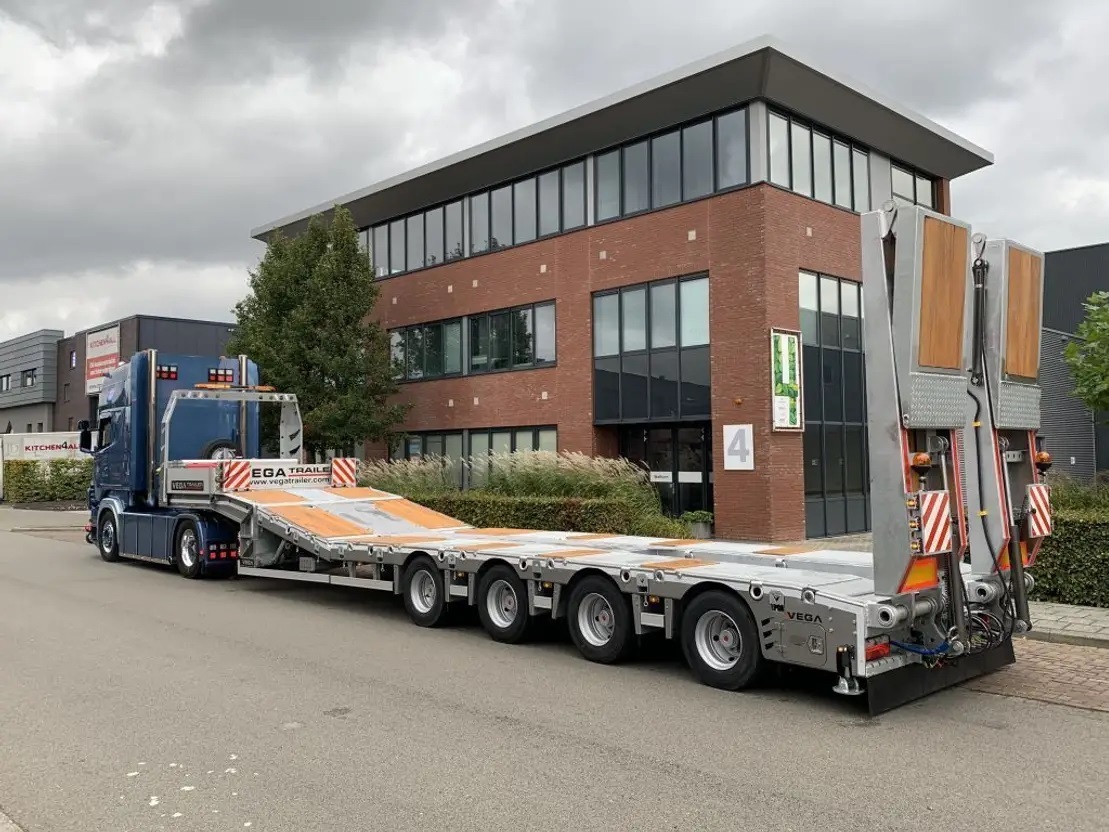 4 AXLE GERMANO TYPE LOWLOADER VEGA TRAILER - Puspiekabe zema profila platforma: foto 2 4 AXLE GERMANO TYPE LOWLOADER VEGA TRAILER - Puspiekabe zema profila platforma: foto 2