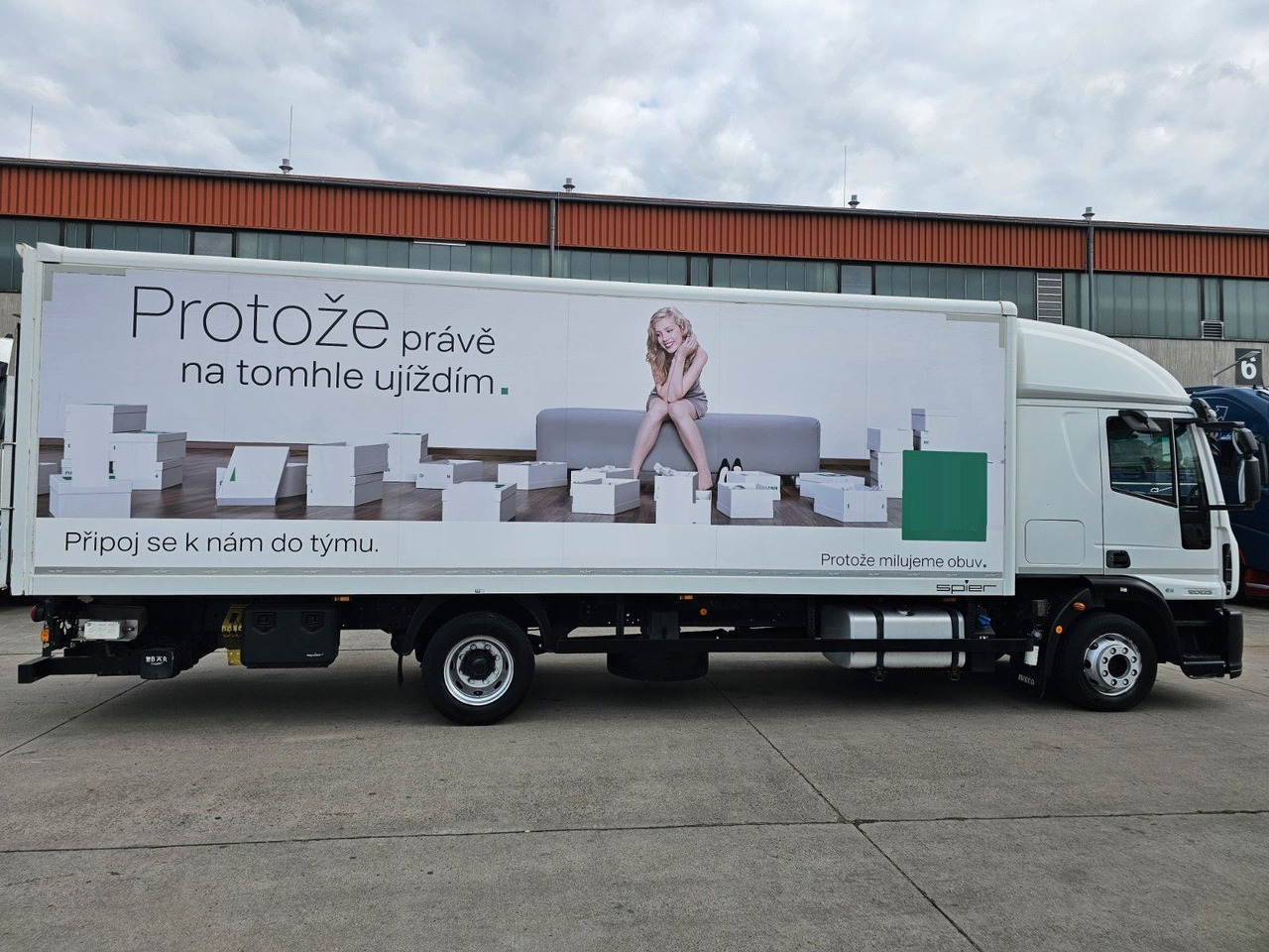 Kravas automašīna ar slēgto virsbūvi Iveco EURO-CARGO 120E25 * SCHLAFKABINE * BÄR 1,5 T *: foto 8