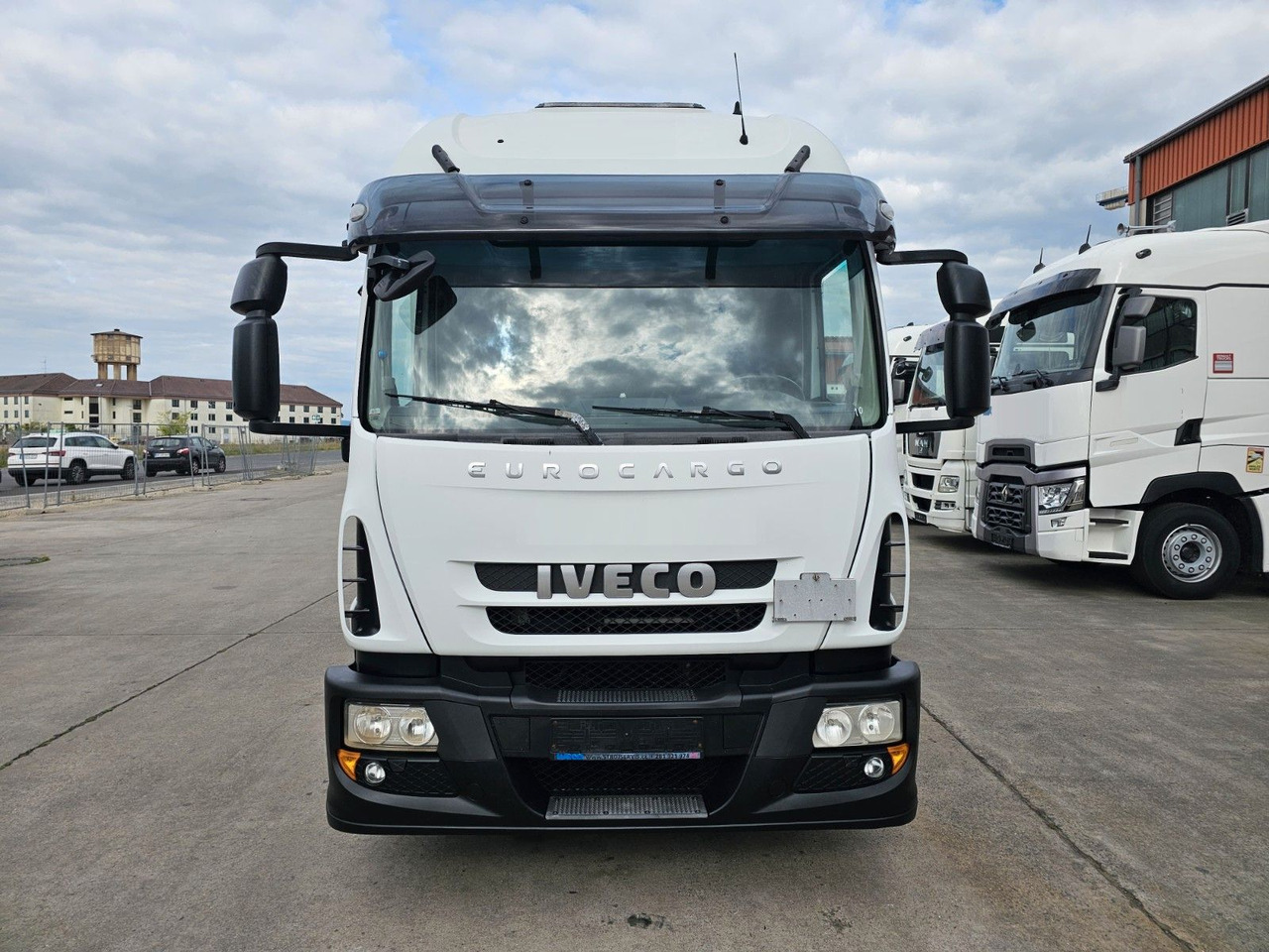 Iveco EURO-CARGO 120E25 * SCHLAFKABINE * BÄR 1,5 T * - Kravas automašīna ar slēgto virsbūvi: foto 2 Iveco EURO-CARGO 120E25 * SCHLAFKABINE * BÄR 1,5 T * - Kravas automašīna ar slēgto virsbūvi: foto 2