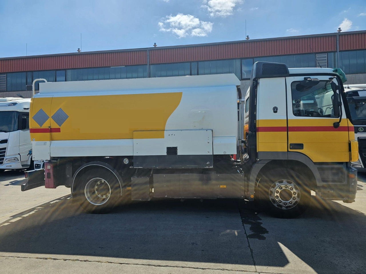 Mercedes-Benz ACTROS 1832 * OBER-& UNTER * 2 KAMMER * KLIMA * - Autocisterna: foto 4 Mercedes-Benz ACTROS 1832 * OBER-& UNTER * 2 KAMMER * KLIMA * - Autocisterna: foto 4