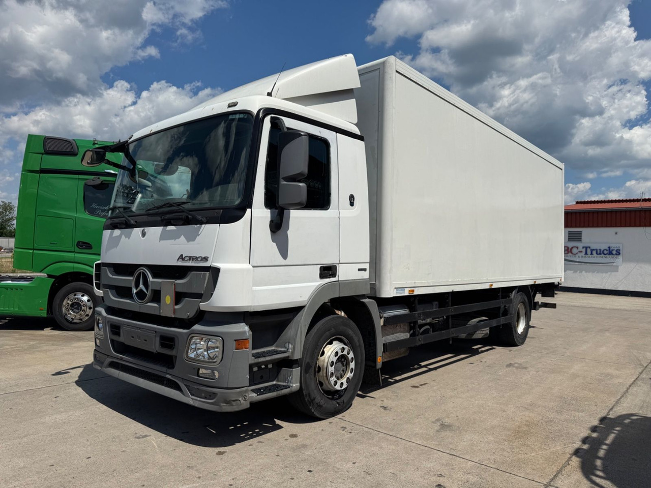 Mercedes-Benz ACTROS 1836*KOFFER*LBW 1,5 T*KLIMA*/ORG KM * - Kravas automašīna ar slēgto virsbūvi: foto 4 Mercedes-Benz ACTROS 1836*KOFFER*LBW 1,5 T*KLIMA*/ORG KM * - Kravas automašīna ar slēgto virsbūvi: foto 4