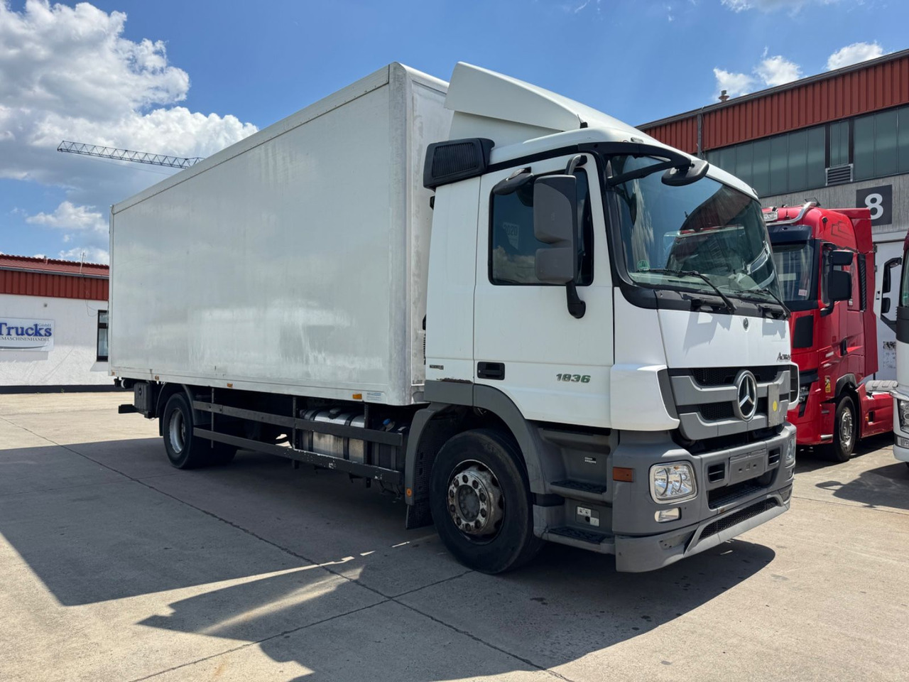 Mercedes-Benz ACTROS 1836*KOFFER*LBW 1,5 T*KLIMA*/ORG KM * - Kravas automašīna ar slēgto virsbūvi: foto 3 Mercedes-Benz ACTROS 1836*KOFFER*LBW 1,5 T*KLIMA*/ORG KM * - Kravas automašīna ar slēgto virsbūvi: foto 3