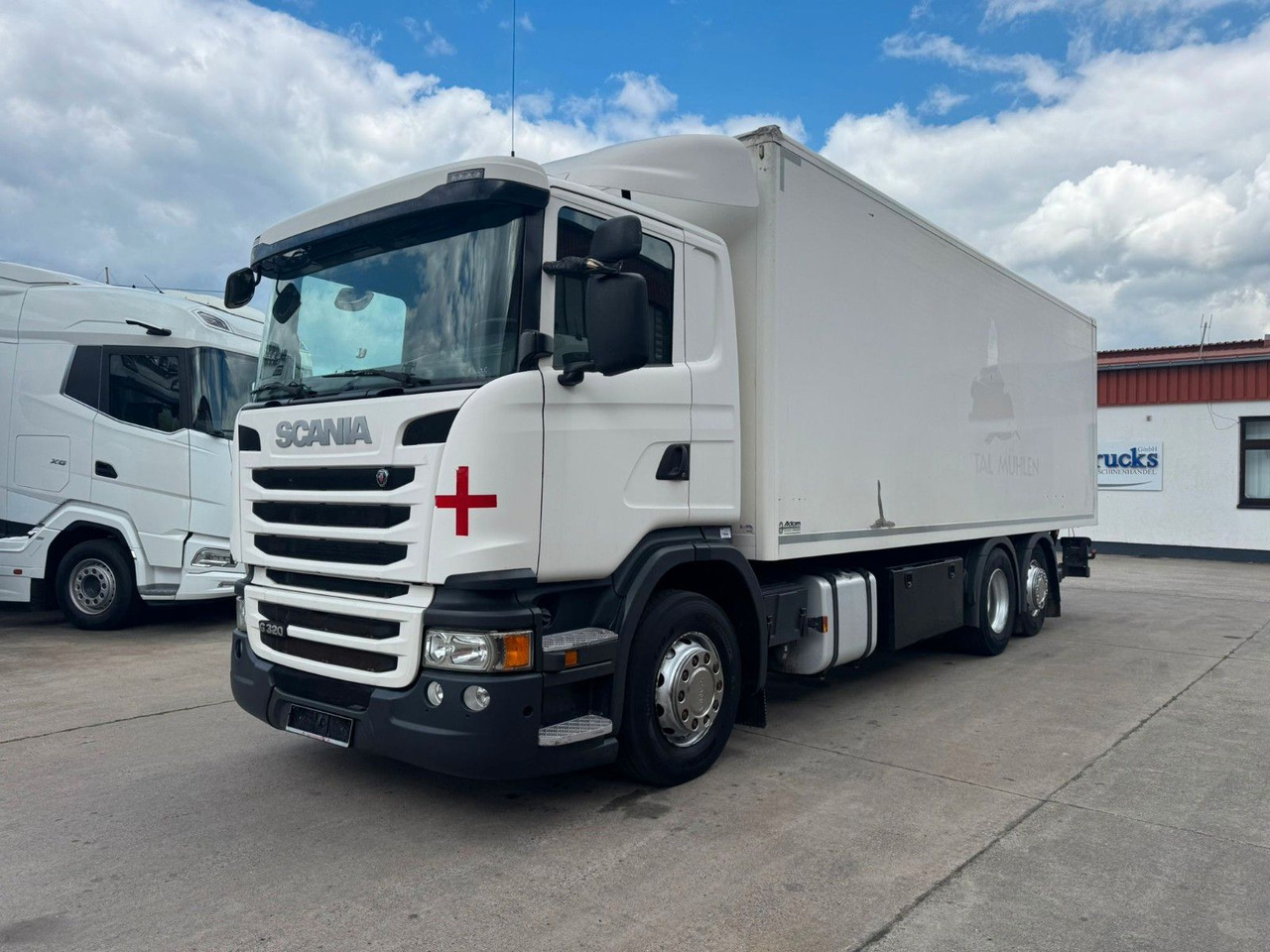 Scania P 380 * KOFFER * LBW 3 TON * LENK / LIFTACHSE * - Kravas automašīna ar slēgto virsbūvi: foto 1 Scania P 380 * KOFFER * LBW 3 TON * LENK / LIFTACHSE * - Kravas automašīna ar slēgto virsbūvi: foto 1